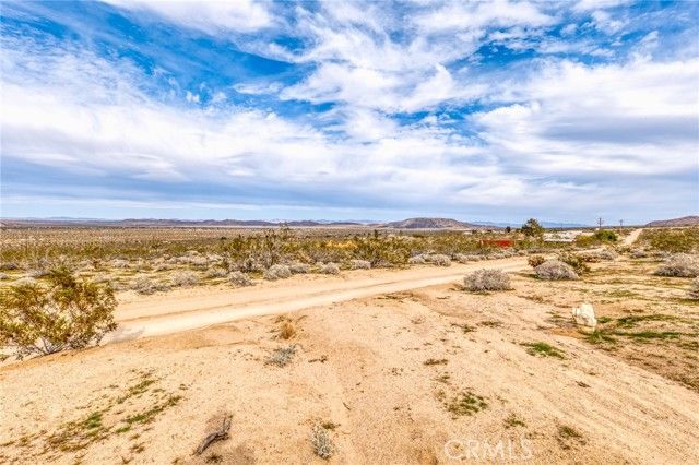 130 Hollinger, Joshua Tree, CA 92252