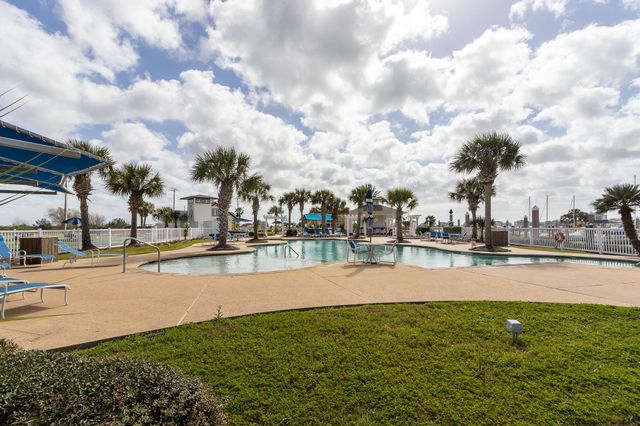10 Sugarloaf, Hitchcock, TX 77563
