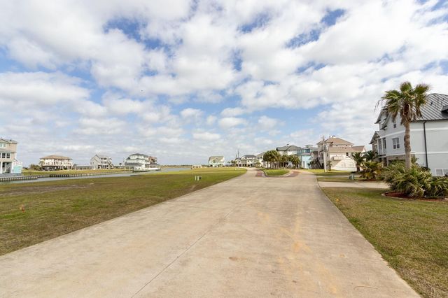 10 Sugarloaf, Hitchcock, TX 77563