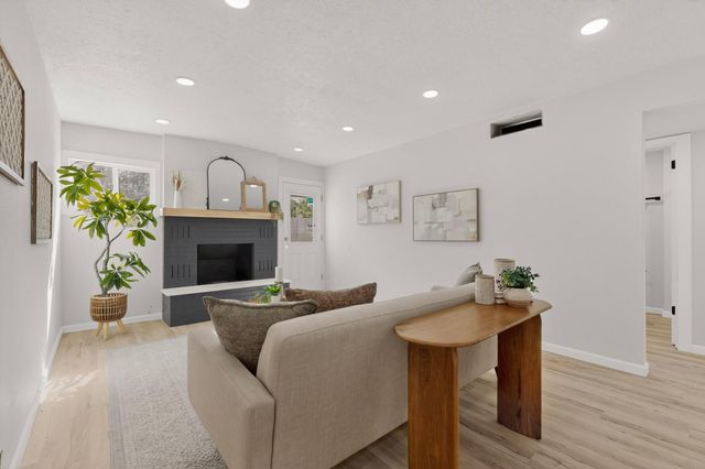 4300 Brand Avenue NE, Albuquerque, NM 87109
