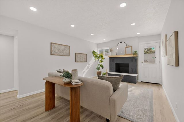 4300 Brand Avenue NE, Albuquerque, NM 87109