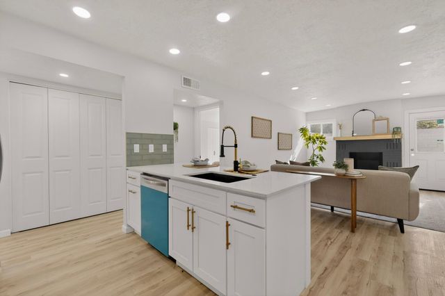 4300 Brand Avenue NE, Albuquerque, NM 87109