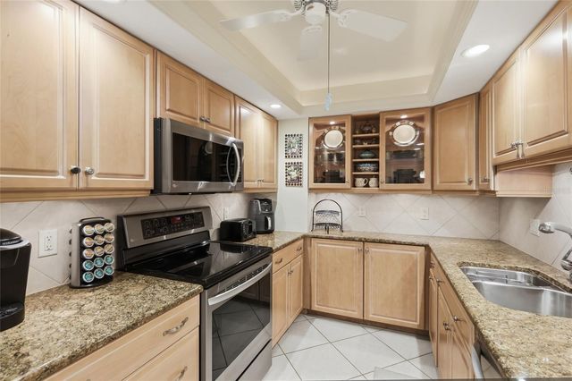 1750 BENJAMIN FRANKLIN DRIVE 9B, Sarasota, FL 34236