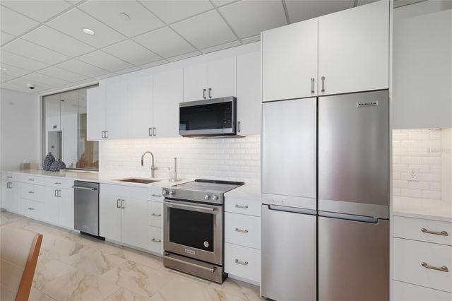 1750 BENJAMIN FRANKLIN DRIVE 9B, Sarasota, FL 34236