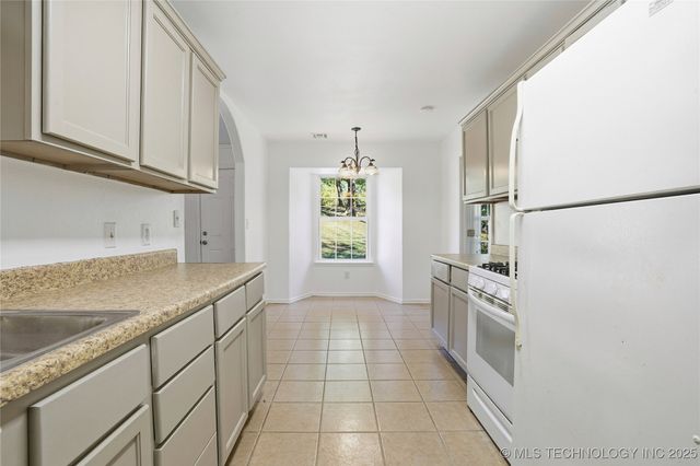 8375 Wright Place, Broken Arrow, OK 74014