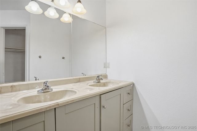 8375 Wright Place, Broken Arrow, OK 74014