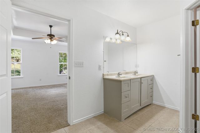 8375 Wright Place, Broken Arrow, OK 74014