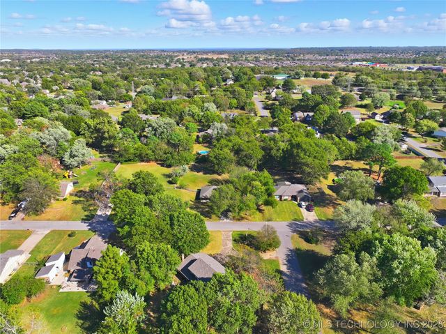 8375 Wright Place, Broken Arrow, OK 74014