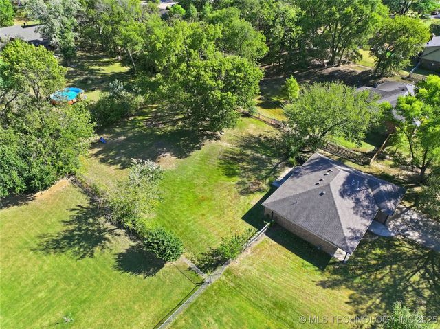 8375 Wright Place, Broken Arrow, OK 74014