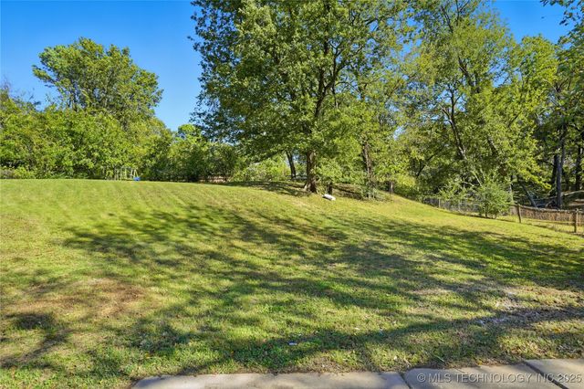 8375 Wright Place, Broken Arrow, OK 74014