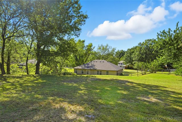 8375 Wright Place, Broken Arrow, OK 74014