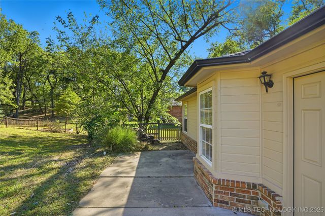 8375 Wright Place, Broken Arrow, OK 74014