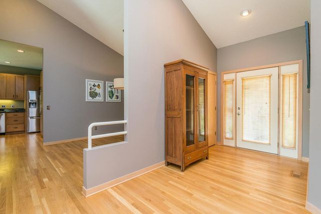 880 Vineland Court, Chanhassen, MN 55317