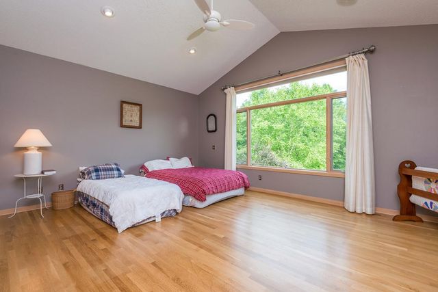 880 Vineland Court, Chanhassen, MN 55317