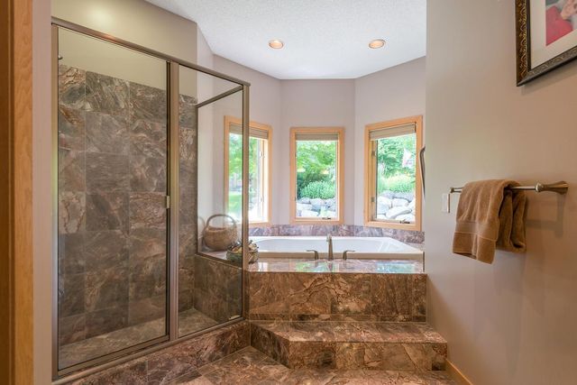 880 Vineland Court, Chanhassen, MN 55317