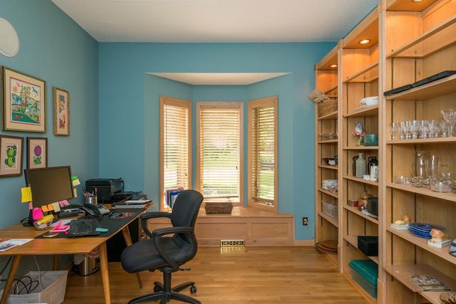 880 Vineland Court, Chanhassen, MN 55317