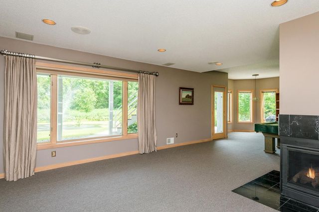 880 Vineland Court, Chanhassen, MN 55317