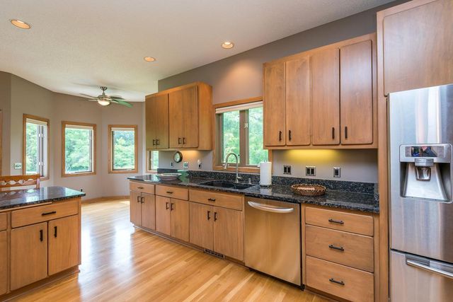 880 Vineland Court, Chanhassen, MN 55317