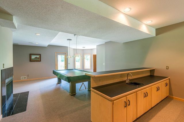 880 Vineland Court, Chanhassen, MN 55317
