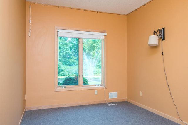 880 Vineland Court, Chanhassen, MN 55317