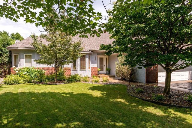 880 Vineland Court, Chanhassen, MN 55317