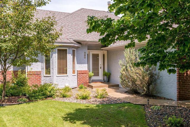 880 Vineland Court, Chanhassen, MN 55317