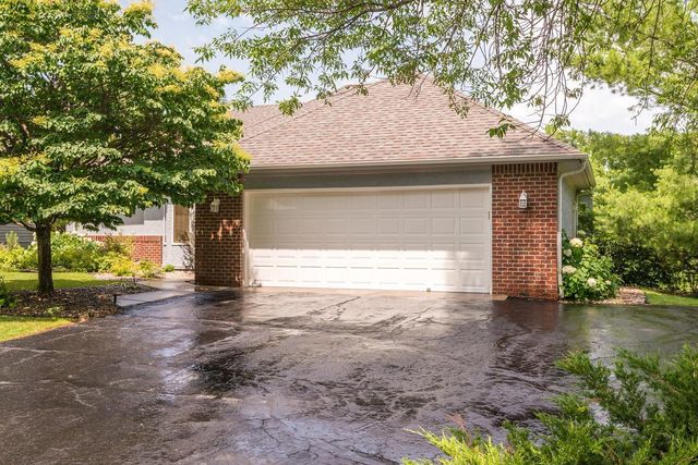 880 Vineland Court, Chanhassen, MN 55317