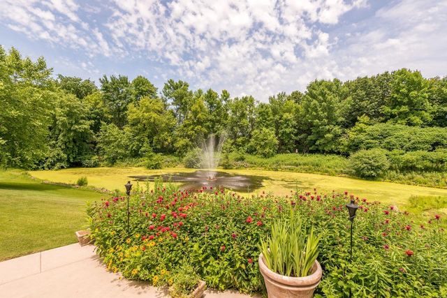 880 Vineland Court, Chanhassen, MN 55317