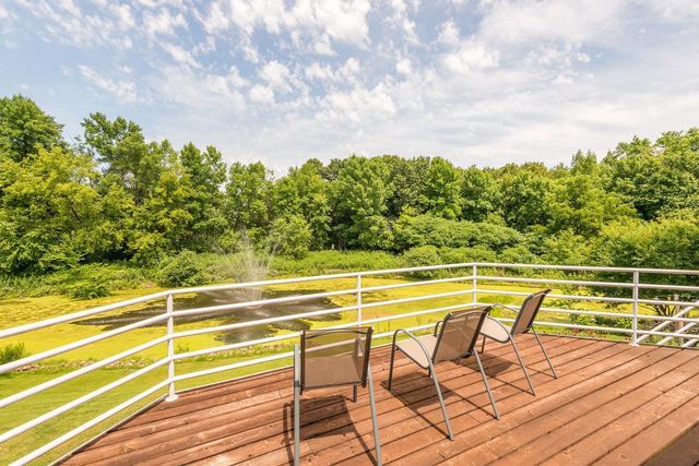 880 Vineland Court, Chanhassen, MN 55317