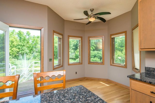 880 Vineland Court, Chanhassen, MN 55317