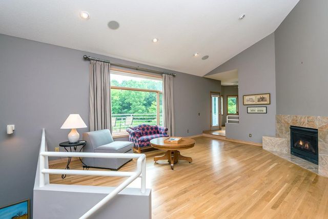 880 Vineland Court, Chanhassen, MN 55317