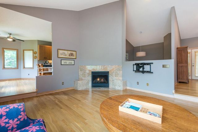 880 Vineland Court, Chanhassen, MN 55317