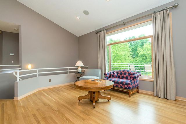 880 Vineland Court, Chanhassen, MN 55317