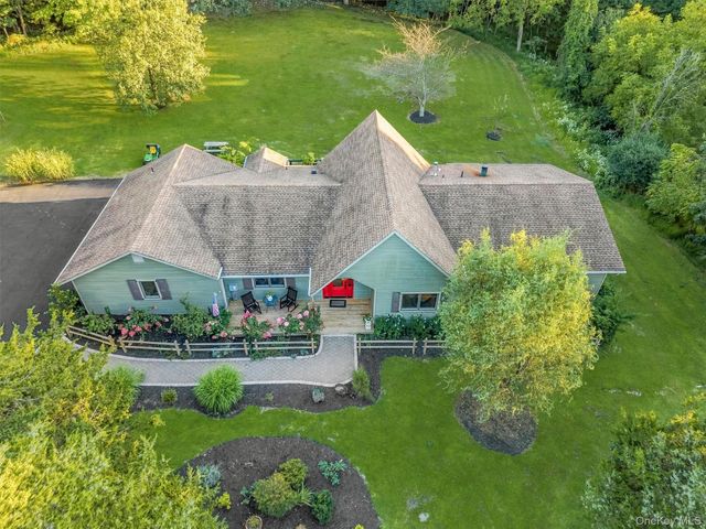 12 Whitefield Avenue, Warwick, NY 10990