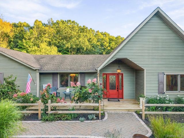 12 Whitefield Avenue, Warwick, NY 10990