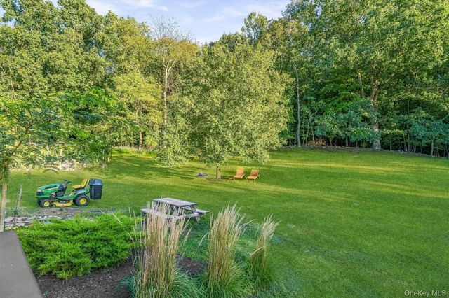 12 Whitefield Avenue, Warwick, NY 10990
