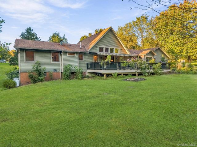 12 Whitefield Avenue, Warwick, NY 10990