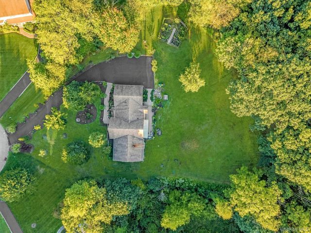 12 Whitefield Avenue, Warwick, NY 10990