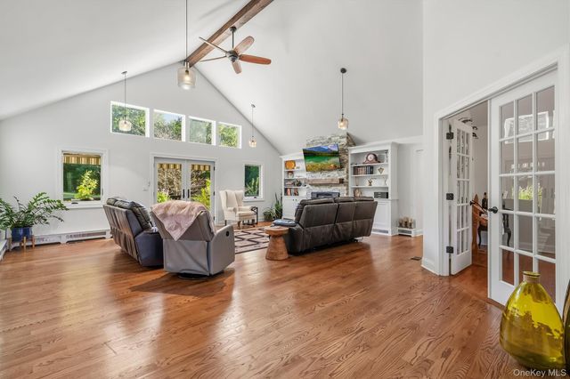 12 Whitefield Avenue, Warwick, NY 10990