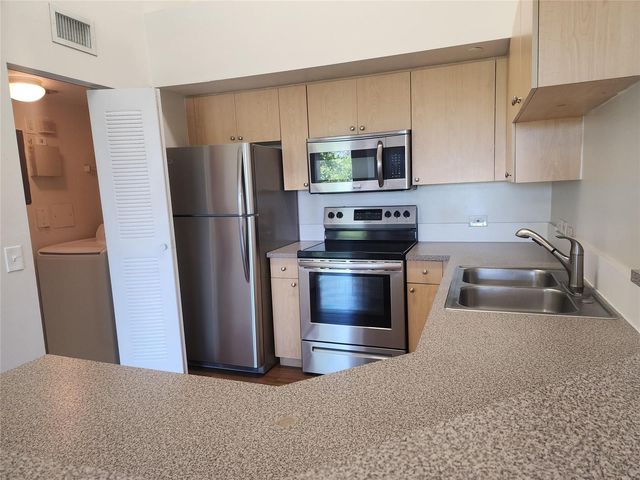 317 Villa Circle 317, Boynton Beach, FL 33435