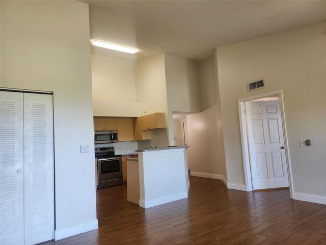 317 Villa Circle 317, Boynton Beach, FL 33435
