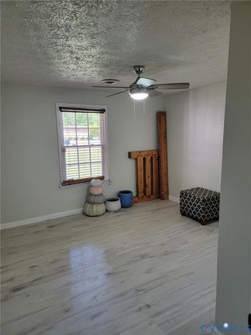 449 W Colonial Trl, Dendron, VA 23839