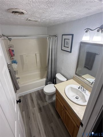 449 W Colonial Trl, Dendron, VA 23839