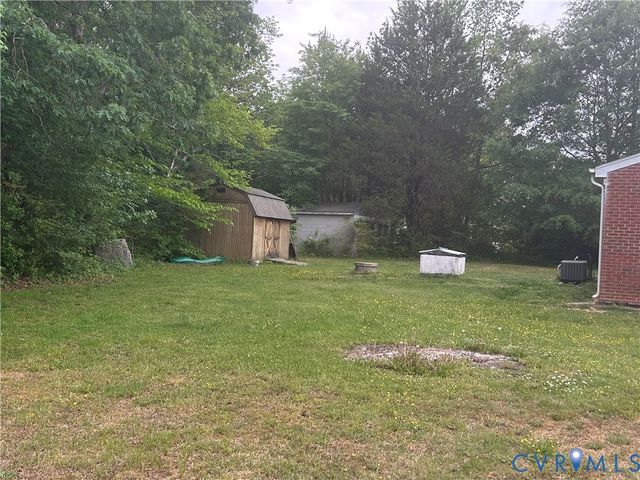 449 W Colonial Trl, Dendron, VA 23839