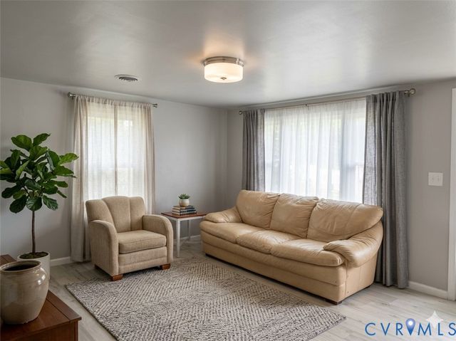 449 W Colonial Trl, Dendron, VA 23839
