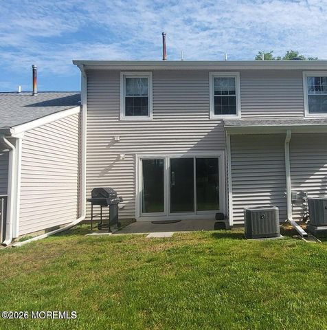 32 Redwood Drive, Eatontown, NJ 07724