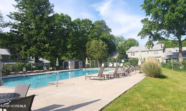 32 Redwood Drive, Eatontown, NJ 07724