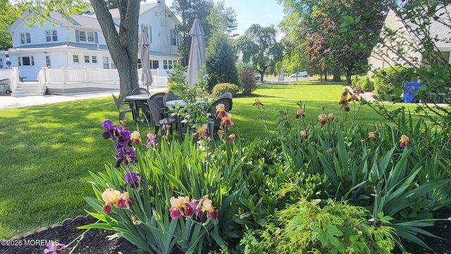32 Redwood Drive, Eatontown, NJ 07724