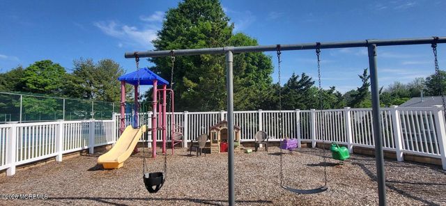 32 Redwood Drive, Eatontown, NJ 07724