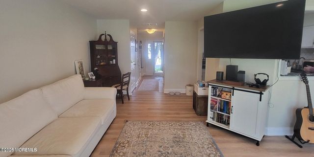 32 Redwood Drive, Eatontown, NJ 07724